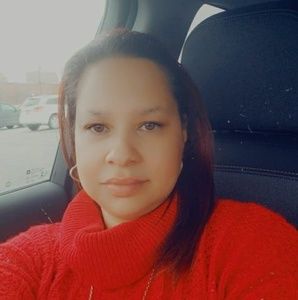 Meet your Posher, Larissa